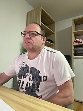 coupleLatinaLovers online show from 29, 1, 2025