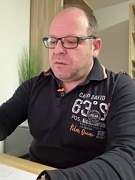 coupleLatinaLovers online show from 19, 2, 2025