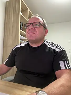 coupleLatinaLovers online show from 31, 10, 2025