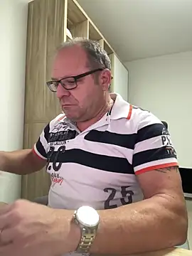 coupleLatinaLovers online show from 14, 11, 2025