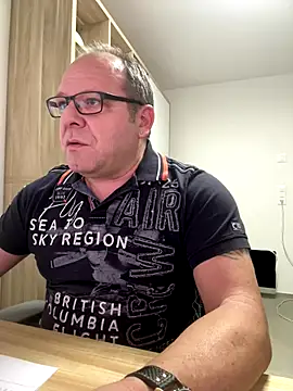 coupleLatinaLovers online show from 17, 12, 2025