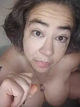 Snapshot of GraceHenderson chatting on 2, 3, 2025 GraceHenderson online show from 2, 3, 2025