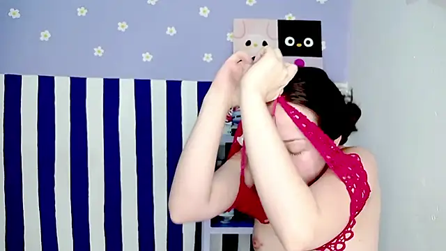 Snapshot of PetiteIvoryQueen19 chatting on 22, 4, 2026 PetiteIvoryQueen19 online show from 22, 4, 2026