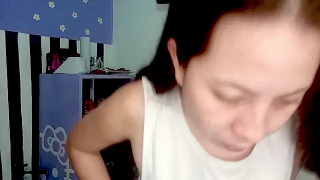 Snapshot of PetiteIvoryQueen19 chatting on 5, 5, 2026 PetiteIvoryQueen19 online show from 5, 5, 2026