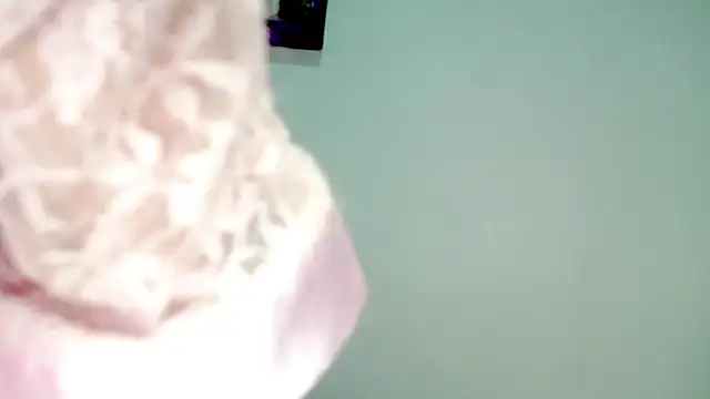 Snapshot of PetiteIvoryQueen19 chatting on 7, 5, 2026 PetiteIvoryQueen19 online show from 7, 5, 2026