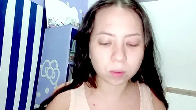 Snapshot of PetiteIvoryQueen19 chatting on 18, 5, 2026 PetiteIvoryQueen19 online show from 18, 5, 2026