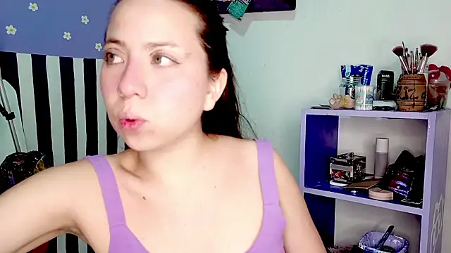 Snapshot of PetiteIvoryQueen19 chatting on 19, 5, 2026 PetiteIvoryQueen19 online show from 19, 5, 2026