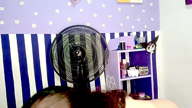 Snapshot of PetiteIvoryQueen19 chatting on 4, 6, 2026 PetiteIvoryQueen19 online show from 4, 6, 2026