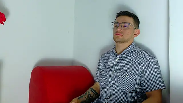 Snapshot of Sexy_Alejandro_ chatting on 15, 5, 2026 Sexy Alejandro online show from 15, 5, 2026
