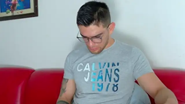 Snapshot of Sexy_Alejandro_ chatting on 27, 5, 2026 Sexy Alejandro online show from 27, 5, 2026