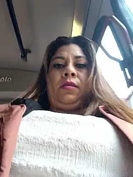 Laura-Hernandez online show from 25, 10, 2025