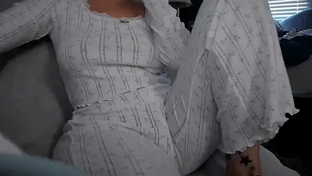 Snapshot of bigb00tyjudyyX chatting on 19, 11, 2025 bigb00tyjudyyX online show from 19, 11, 2025