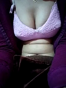 Shanvi Tyagi online show from 2, 1, 2025