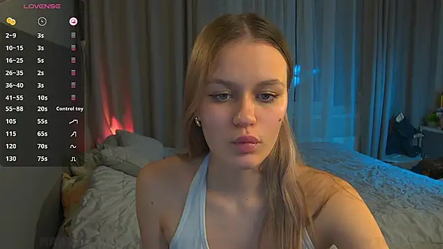 Snapshot of BritneyRoot chatting on 20, 2, 2025 BritneyRoot online show from 20, 2, 2025
