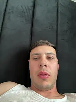 Snapshot of themouate chatting on 4, 8, 2026 themouate online show from 4, 8, 2026