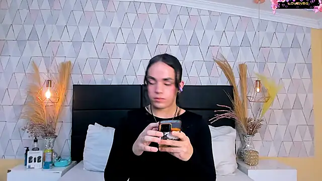 JustinePerry online show from 6, 4, 2026