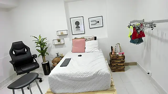 afrodita martinez online show from 15, 1, 2025