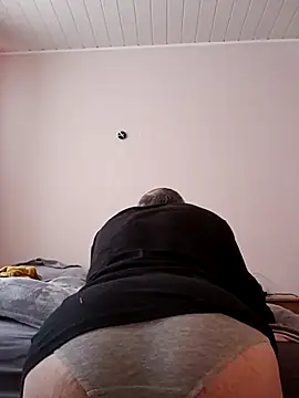 BesterJunge45 online show from 4, 1, 2025