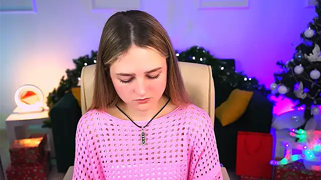 Snapshot of DeboraLarson chatting on 21, 12, 2024 DeboraLarson online show from 21, 12, 2024