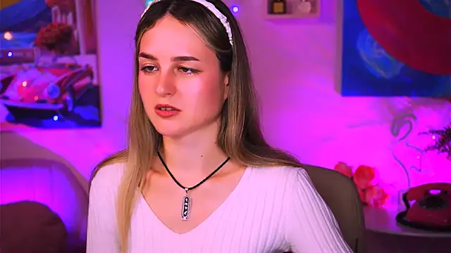 Snapshot of DeboraLarson chatting on 10, 1, 2025 DeboraLarson online show from 10, 1, 2025