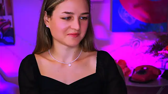 Snapshot of DeboraLarson chatting on 13, 1, 2025 DeboraLarson online show from 13, 1, 2025