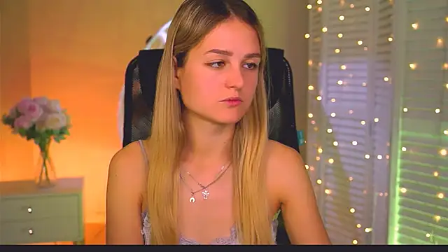 Snapshot of DeboraLarson chatting on 29, 6, 2026 DeboraLarson online show from 29, 6, 2026