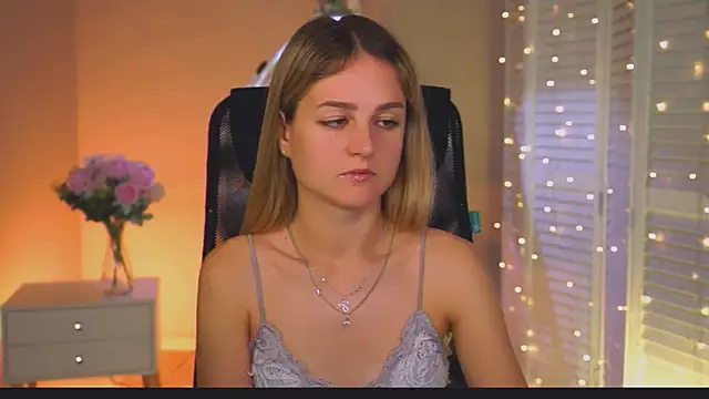 Snapshot of DeboraLarson chatting on 4, 7, 2026 DeboraLarson online show from 4, 7, 2026