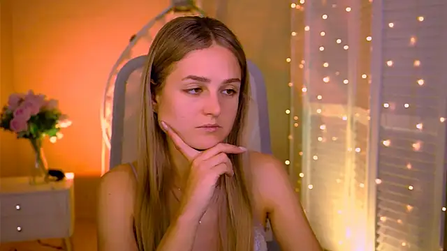 Snapshot of DeboraLarson chatting on 18, 7, 2026 DeboraLarson online show from 18, 7, 2026