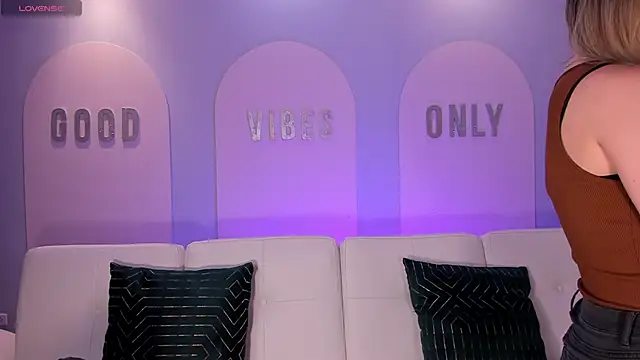 StacyWoods online show from 14, 4, 2026