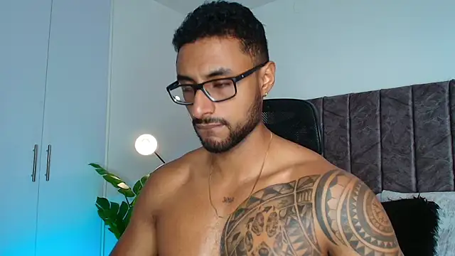 LiamGarcia1 online show from 7, 10, 2025