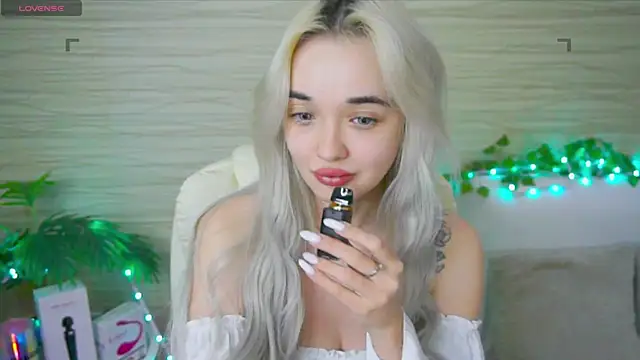 Ashley S online show from 28, 2, 2025