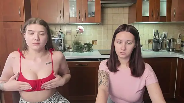 Snapshot of HotCaramellsTV chatting on 19, 5, 2026 HotCaramellsTV online show from 19, 5, 2026