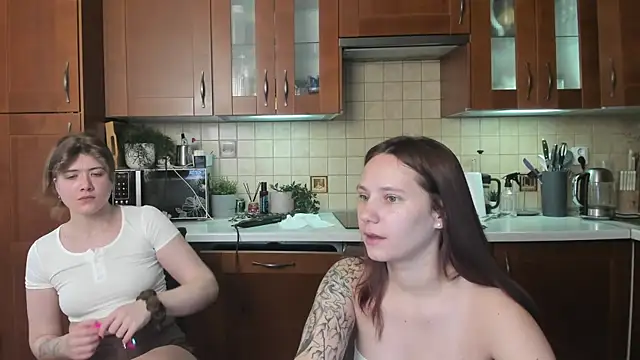 Snapshot of HotCaramellsTV chatting on 26, 6, 2026 HotCaramellsTV online show from 26, 6, 2026
