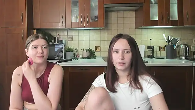Snapshot of HotCaramellsTV chatting on 6, 7, 2026 HotCaramellsTV online show from 6, 7, 2026