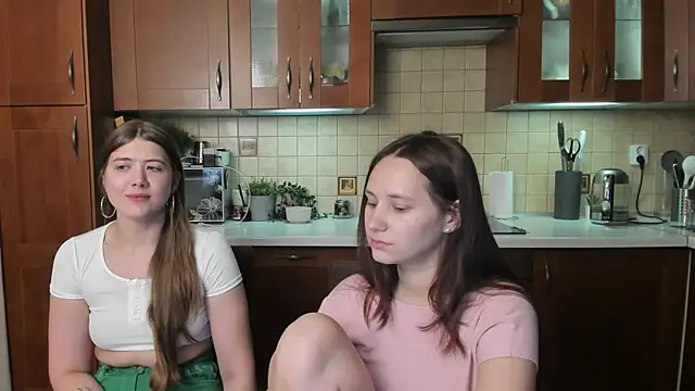 Snapshot of HotCaramellsTV chatting on 1, 8, 2026 HotCaramellsTV online show from 1, 8, 2026