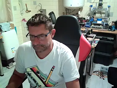 Snapshot of snork80 chatting on 28, 10, 2025 snork80 online show from 28, 10, 2025