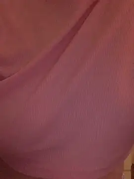 Laura Millf online show from 28, 1, 2025