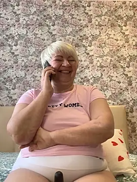 Laura Millf online show from 25, 2, 2025