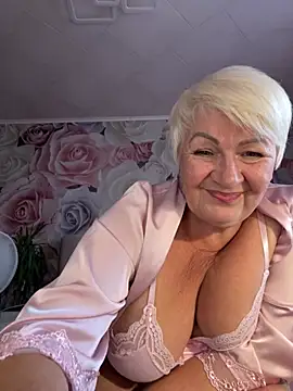 Snapshot of Laura_Millf chatting on 19, 7, 2026 Laura Millf online show from 19, 7, 2026