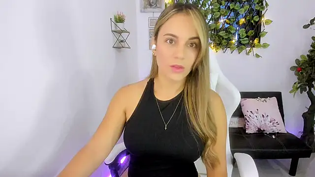 Snapshot of Sara_lopez_28 chatting on 25, 1, 2025 Sara lopez 28 online show from 25, 1, 2025