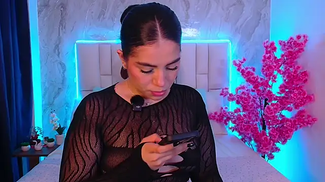 Snapshot of IsabellaAnngel chatting on 7, 6, 2026 IsabellaAnngel online show from 7, 6, 2026
