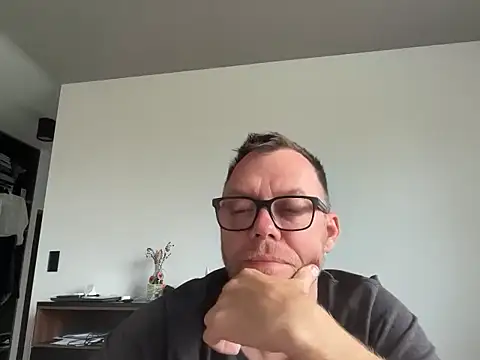 Snapshot of xmnbx77 chatting on 21, 10, 2025 xmnbx77 online show from 21, 10, 2025