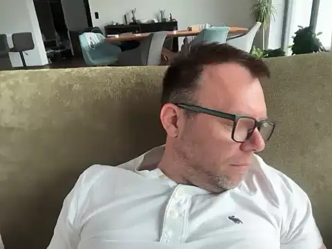 Snapshot of xmnbx77 chatting on 10, 11, 2025 xmnbx77 online show from 10, 11, 2025