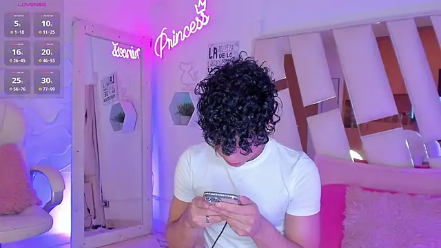 Snapshot of EthanCollens chatting on 8, 1, 2025 EthanCollens online show from 8, 1, 2025