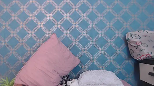 Snapshot of violeta_cute18 chatting on 24, 1, 2025 violeta cute18 online show from 24, 1, 2025