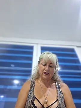 Snapshot of almaluna7 chatting on 9, 4, 2026 almaluna7 online show from 9, 4, 2026