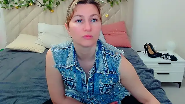 Snapshot of Incredible_Ariela chatting on 23, 4, 2026 Incredible Ariela online show from 23, 4, 2026