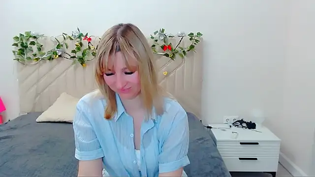 Snapshot of Incredible_Ariela chatting on 8, 5, 2026 Incredible Ariela online show from 8, 5, 2026