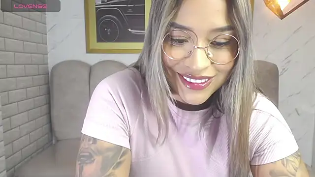 Snapshot of _Charlotte_v chatting on 21, 4, 2026 Charlotte v online show from 21, 4, 2026