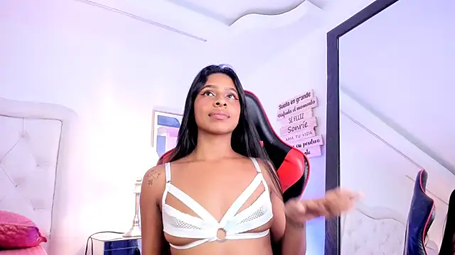 Snapshot of evelyn_evony chatting on 7, 12, 2024 evelyn evony online show from 7, 12, 2024